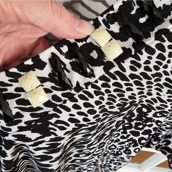 Beautiful woman's short sleeve blouse size 2X - Picture 3 of 5